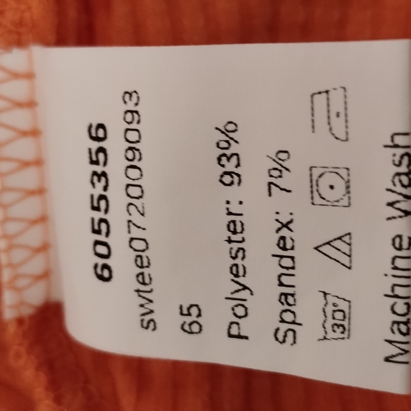 Plus Size Ribbed Long Sleeve Exposed Back Top - Picture 11 of 11